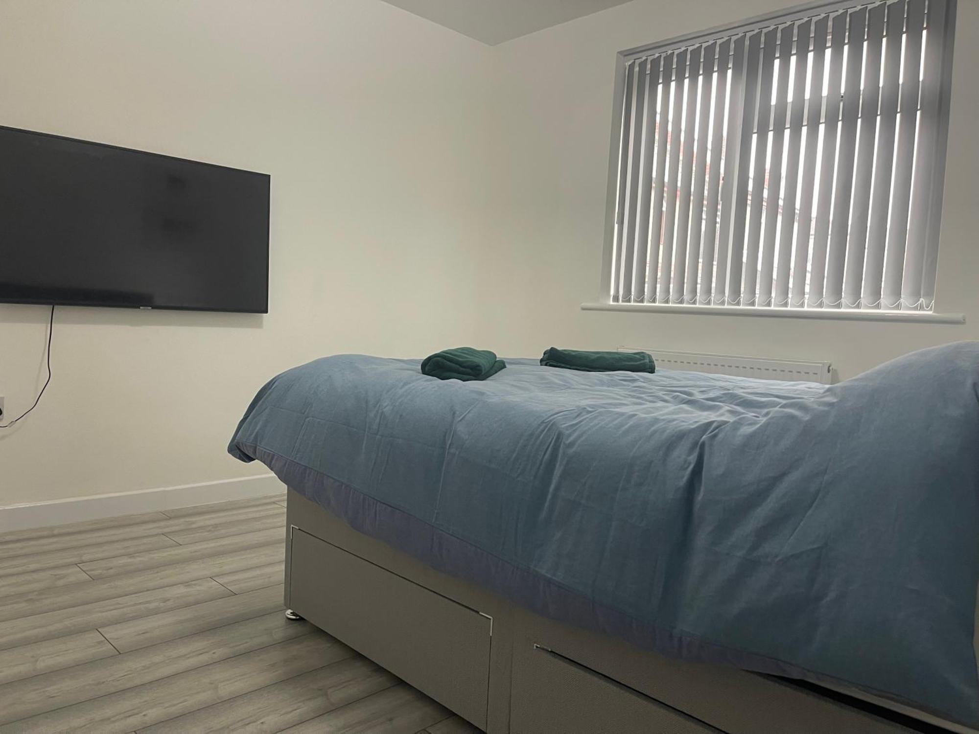 Radford Serviced * Coventry
